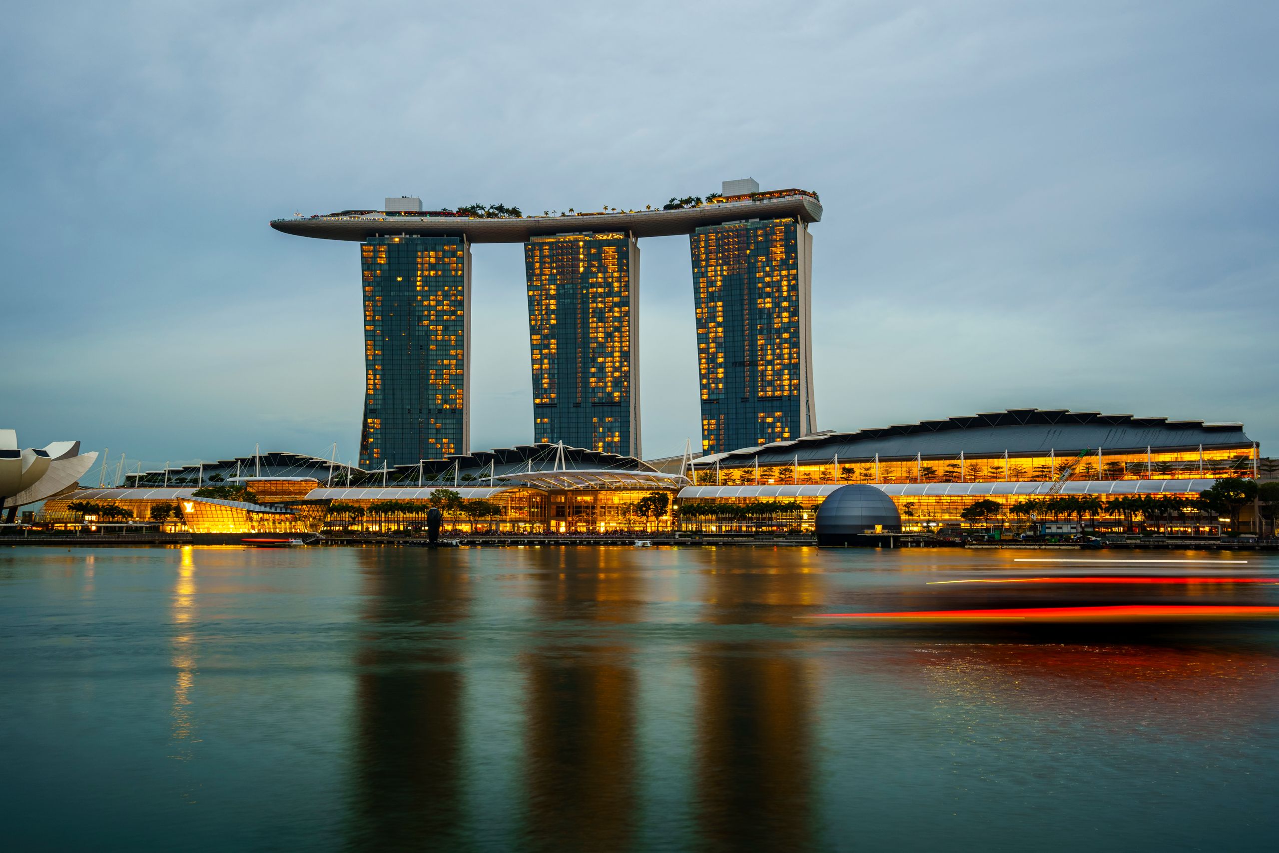 Photo of Marina Bay Sands in Singapore at sunset